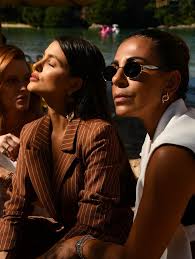 Aquela campanha estratégica que eu amei fotografar : CAMALEOA  @papagallaoficial Acessórios que vão da praia à festa com estilo e  elegância! Versatilidade define! . . Não é @isamurta @leonara.milanezi ?  #paulalorentzstyle #camaleoa #papagallaoficial ...