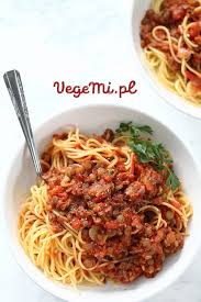 Once bolognese is cooked season to taste and stir through the basil. Sos Bolognese Bez Miesa Przepis Vegemi Pl