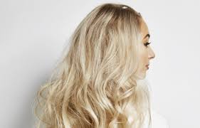 The mane is healthy and free of frizzies, and the subtle highlights add definition and texture, contributing to the overall sense of volume and thickness. Step By Step Big Bouncy Curls Lookfantastic