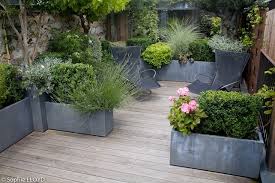 The Grass Is Always Greener On The Other Side Of The Fence Examples Small Terrace 1001 Gardens Patio Garden Terrace Garden Small Patio Garden