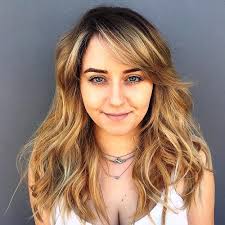 The sticking out edgy locks, trimmed skillfully, create the ideal roundness with sufficient volume. 13 Dazzling Long Hairstyles For Round Faces To Look Slimmer