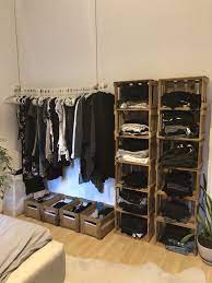 Antiker kleiderschrank aus kirschholz für 3.630,00 € (07.10.2020). Kleiderschrank Mit Weinkisten Birkenstamm Kleiderschrank Mit Weinkisten Birkenstamm The Post Kleide Weinkisten Diy Kleiderschrank Paletten Kleiderschrank