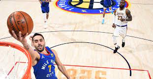 Campazzo, además, se dio el lujo de ganarle un rebote al mismísimo lebron james. Two Records And A No Look Pass That Revolutionized The Networks Campazzo S Stellar Night In Denver S Triumph Against The Lakers Archyde