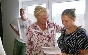 Damit verrät uns die werdende zwillingsmami, wann genau ihre babys das licht. Babybauch Foto Sarafina Wollny Aussert Sich Zu