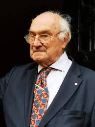 Roseline (63), zus van 'Tom Spier', praat voor het eerst na bewogen  assisenproces: “Ik wist dat hij mijn vader de kop zou inslaan”