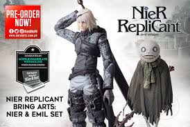 Le jeune protagoniste, et l'arme expérimentale no. Datablitz Fight Off With Nier And Emil Pre Order Facebook