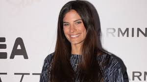 Ερωτευμένοι στη μύκονο ο σάκης τανιμανίδης και η χριστίνα μπόμπα. Xristina Mpompa Phge Gia Tre3imo Ston Lykabhtto Kai Petyxe Ena Monadiko 8eama Znews