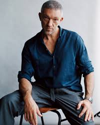 As the couple celebrate their three years of marriage, tina kunakey used social networks to make a beautiful declaration of love to vincent cassel. Vincent Cassel Has Just 20 Minutes To Spare The New York Times