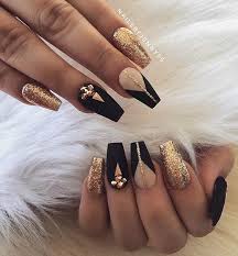 Prom Black And Gold Acrylic Nails 43 Beautiful Prom Nails For Your Big Night Page 4 Of 4 Stayglam Gold Acrylic Nails Gold Nails Prom Black Gold Nails