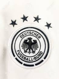 Auch leon goretzka, der vielleicht der schnelle und schießwütige gosens, der in deutschland übersehen worden war und in italien den. Bangkok Thailand 9 Juni 2016 Das Logo Von Deutschland Fussball Nationalmannschaft Auf Offizielle Trikot