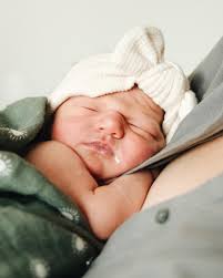 Our zen babe has arrived, and we're so wildly in love with our new baby  GIRL! 💕Introducing: . . ✨Bobbi Liv Barker Sternberg✨ . . Born at home