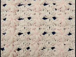 Las agujas para tejer circulares son la mejor opción para tejer una manta porque hay bastante espacio para los puntos entre una y otra. Crochet Punto Flor Puff 3 Para Mantas Youtube