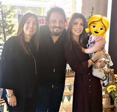 Alla fine è riuscita a superare quel difficile. Enrico Brignano E Flora Canto La Festa Per Il Primo Compleanno Di Martina Gossip It