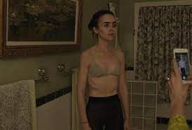 In the anorexia drama to the bone, lily collins had a rare chance to dive back into a painful period from her past. Fur To The Bone Hat Sich Lily Collins Gruselig Herunter Gemagert