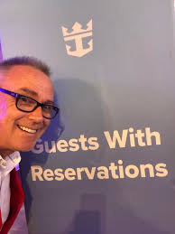 Reservations to the right, standby to the left! Enjoy the show! #aqua80too  Royal Caribbean International #utopiaoftheseas