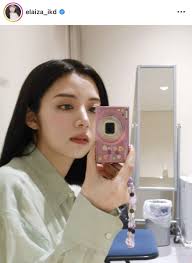 池田エライザ、「吸い込まれそうな美貌」の鏡越し自撮りショットに「恋…」「やば…」「美人よな」の声 (2025年5月11日掲載) - ライブドアニュース