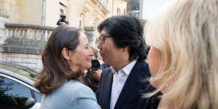 « toutes ces infractions troublent gravement l'ordre public et la politique pénale du parquet s'agissant de la violence faite aux femmes et de la lutte. Jean Vincent Place Assume Etre Fan De Segolene Royal