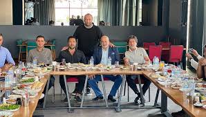 Jul 03, 2021 · ataşehir'de bir temizlik personelinin 'şeyhmus' ismini verdiği kargayı elleriyle besleyerek müzik dinlediği anlar yürekleri ısıttı. Jn1r4vusfurrsm