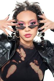 Hello everyone, my name is Karmen ! I am a model and I live Desoto,TX. I am  currently looking for a professional photographer to do TFP shoot for the  Spring time. I