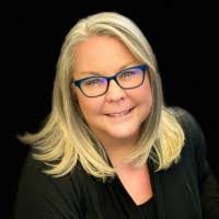 Elizabeth Goble's Instagram, Twitter & Facebook