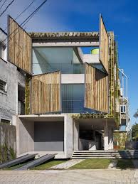 Les Systemes Brise Soleil En 49 Photos Archzine Fr Brise Soleil Triptyque Architecture Maison Minimaliste