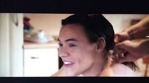 Harry has been vocal about the fact that he was going to chop his 'do in the name of donating his hair to is this a teaser to the big chop of '16? Harry Styles Cutting His Hair 2017 Youtube