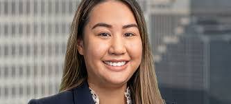 Julia Vann's Instagram, Twitter & Facebook