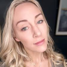 Amanda Field (@yourfriend.amanda) • Instagram photos and videos