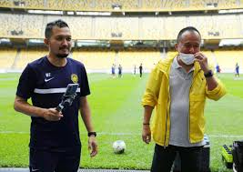 Mohammad arif nizam 23 july 2019 exco persatuan bolasepak malaysia (fam), datuk kamarul ariffin mohd shahar (kanan) bersama wakil penaja 100plus, engku isyammuddin pada majlis undian piala cabaran 2019 di damansara performing arts, petaling jaya. Wan Fakhrul Bakar On Twitter Bak Kata Assistant Team Manager Dato Kamarul Ariffin Mohd Shahar I Didn T Come This Far To Only Come This Far Demi Harimaumalaya Https T Co Xqplfrhnlj