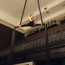 Back at it 🤹‍♀️, #silks #tissu #aerialsilks #aerialist #aerial #juggling  #circus #splits