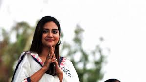 Noted film actress and trinamool congress mp nusrat jahan and her husband nikhil jain(r) ms. Mp Nusrat Jahan Says Dating App Used Photo Without Consent Ready To Take This Up Legally
