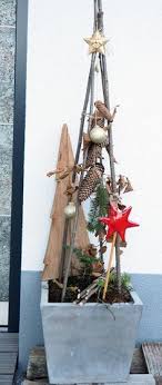 Weihnachtsdeko Draussen Garten In 2020 Deko Hauseingang Weihnachten Deko Haustur Weihnachten Weihnachten Dekoration