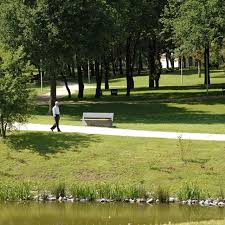 Dias úteis, até às 18:00 horas: Parques E Jardins C M Santo Tirso