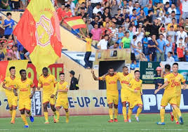 Mỗi đội bóng thường được nhận diện thông qua màu sắc áo và logo của mỗi đội, logo của đội bóng thường có những biểu tượng khác nhau tạo nên sự đặc trưng của mỗi đội. Thong Tin Cau Láº¡c Bá»™ Bong Ä'a DÆ°á»£c Nam Ha Nam Ä'á»‹nh Blogsoccer Net