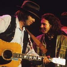 One of the only concerts i've ever seen in las vegas. Eddie Vedder And Neil Young Eddie Vedder Neil Young Eddie