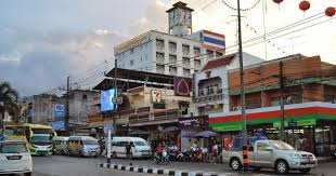 It is the main road crossing between malaysia and thailand and most long distance buses between the two countries use this checkpoint. Tempat Membeli Belah Di Bukit Kayu Hitam Siapa Yang Suka Shopping Haa Bagi Yang Kaki Shopping Terutamanya Wanita Pasti Ternanti Nanti Untuk Membeli Belah Di Bukit Kayu Hitam Tidak Kurangnya Juga Dengan Kaum Lelaki