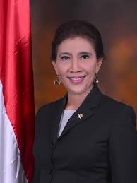 Wallpapers in ultra hd 4k 3840x2160, 8k 7680x4320 and 1920x1080 high definition resolutions. Susi Pudjiastuti Wikipedia