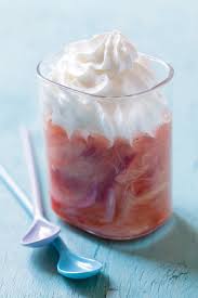 Compote De Rhubarbe Aux Fraises Et A La Chantilly Recette Compote Rhubarbe Rhubarbe Desserts Aux Fruits