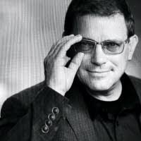 Lee Whitmore's Instagram, Twitter & Facebook