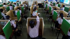 … berat badan berada di satu kaki.d. Suasana Belajar Di Sekolah Thailand Yang Baru Dibuka Kembali Foto Tempo Co