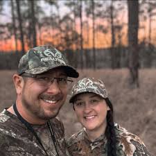 Between these two, there is no wrong choice. #Hoyt #Bowhunting #AlphaX #RX8  -- @beaumondayphoto