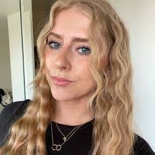 Paulina Cole's Instagram, Twitter & Facebook