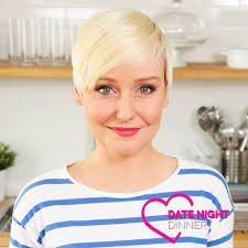 Valentine's Day is almost here so I've teamed up with COVERGIRL and their  Outlast All-Day Collection to create an EPIC Date Night Dinner with with  ALL the fixings! I especially love their