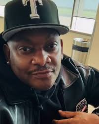 Experience Otis Kane's sophomore LP 'Violet'. A genre-bending blend of R&B  and pop with California vibes. Listen and enjoy! 🎶🖤🍦 #LinkInBio⁠ ⁠  #OtisKane #Violet #NewMusic #IceCreamConvos @Otis.Kane