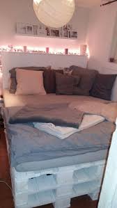 Paletten Bett Lichterkette Graues Zimmer Paletten Bett Lichterkette Graues Zimmer The Post Paletten Bett Lichterk Bed Lights Pallet Bed With Lights Grey Room