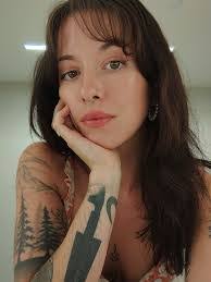 Aurora Sinclair's Instagram, Twitter & Facebook