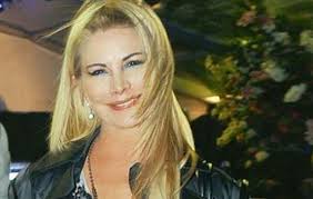 En los años '90 se hizo conocida a los pocos años se separaron y ella se aferró al perfil bajo. Soledad Aquino La Ex De Tinelli Rompio El Silencio Despues De Anos