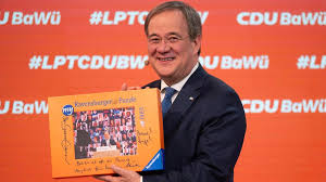May 21, 2021 · während die grünen schon in siegerpose durchs land ziehen, sortiert armin laschet in erstaunlicher ruhe sein team und die themen. Umfragehoch In Nrw Cdu Profitiert Von Laschets Aufstieg