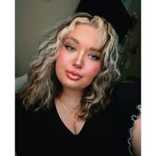 Austin's surprising appearance without a hat