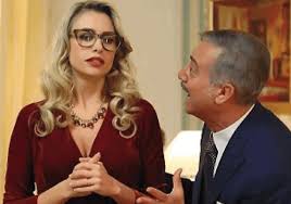 L'attrice protagonista della presentazione della pellicola firmata enrico vanzina che arriverà su netflix il prossimo 7 dicembre. Natale A 5 Stelle Martina Stella La Mia Maria Elena Boschi E Emotiva
